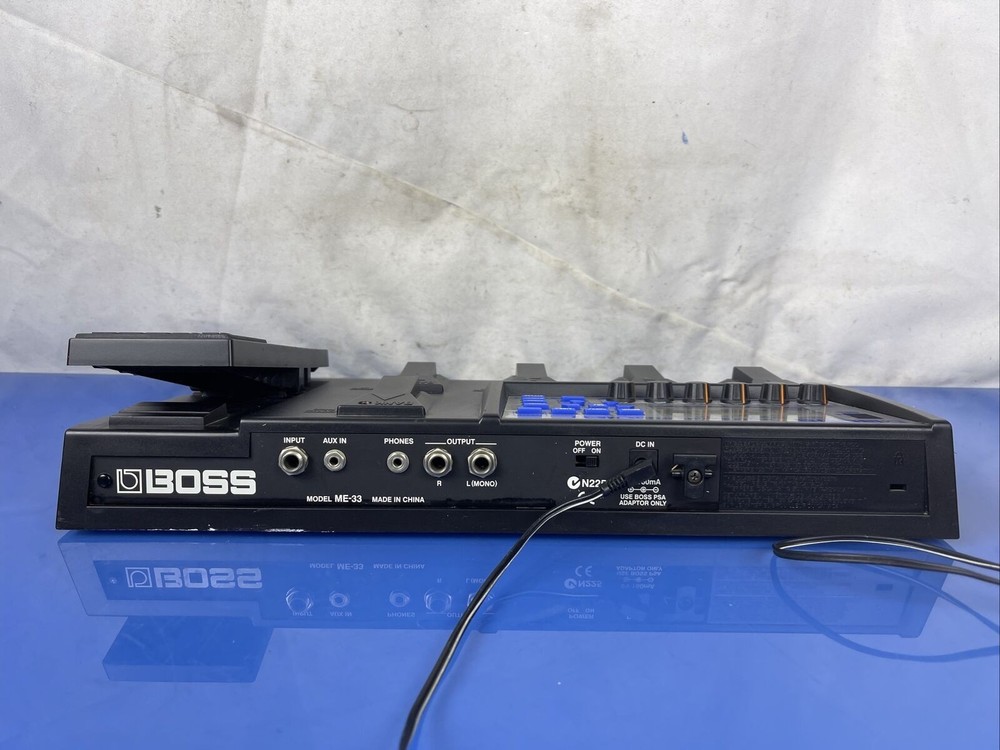 Boss Roland ME-33 Multiple Multi Effects Processor Guitar Effect Pedal + PSU