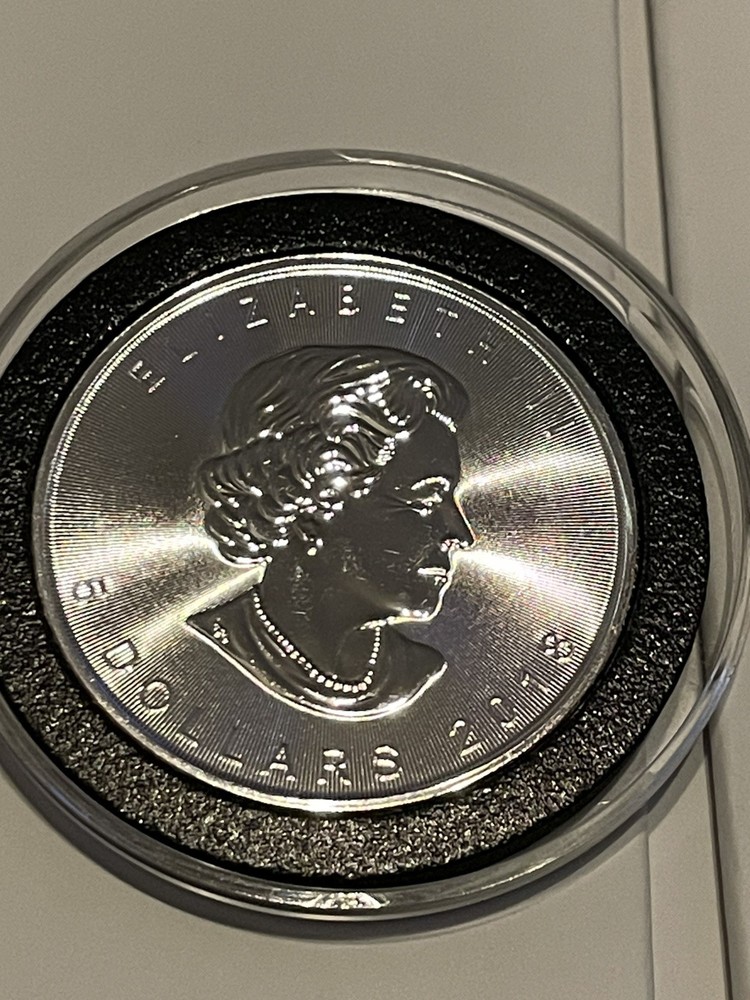 2018 Canada $5.00 Maple Leaf privy BU One Ounce .9999