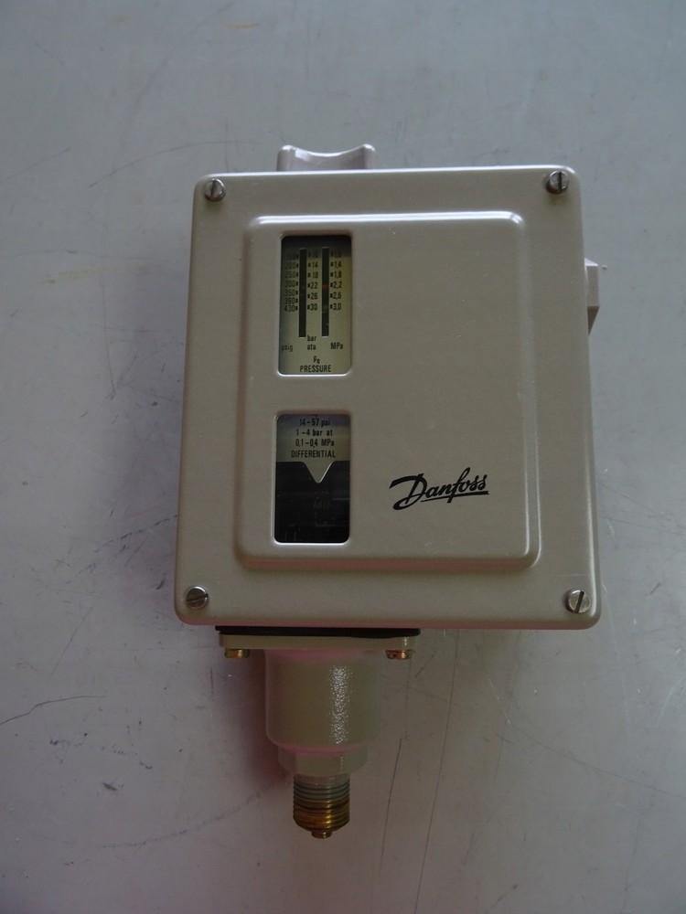 Danfoss 017-5295 Temperature Controller RT117