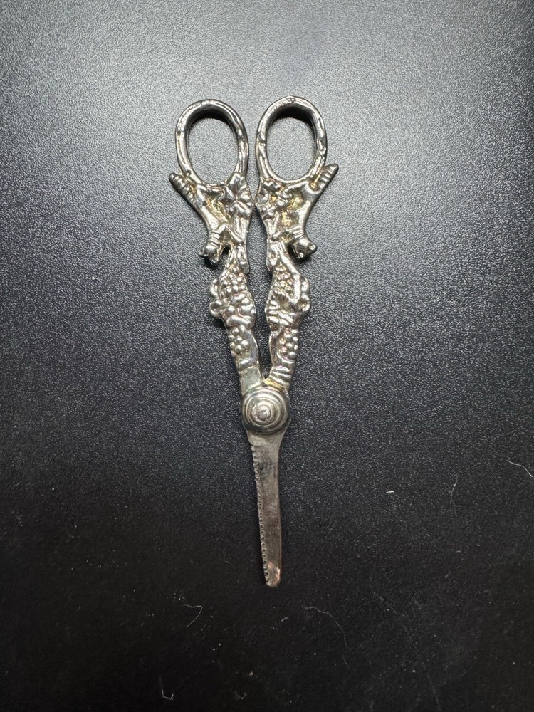 VTG  Silver Plate Fox Decorated Vine Handle Grape Scissors - 6”