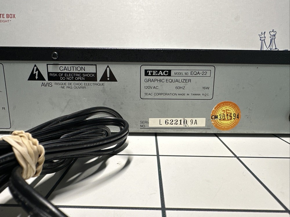 TEAC EQA-22 Graphic Equalizer Analog Spectrum Display Black Stereo L/R RCA