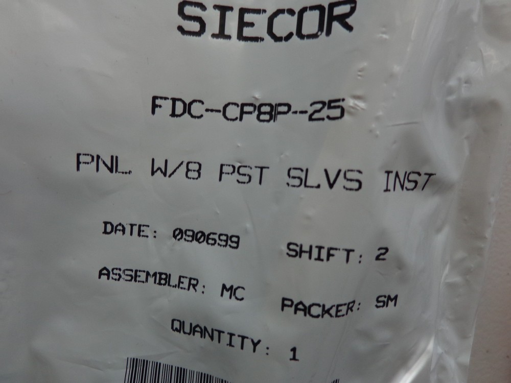 Siecor FDC-CP8P-25 - Panel Insert with 8 PST  Sleeves INST