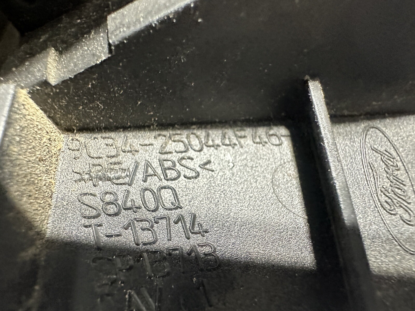 08-16 Ford F250 F350 Aux Line In Bezel Port Plug Audio Input SYNC 9C34-25044F46