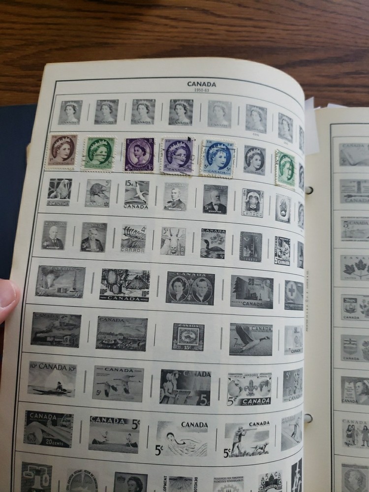 H.E.Harris Statesman Deluxe World Stamp Album with 120 Stamps Holds Up To 30,000