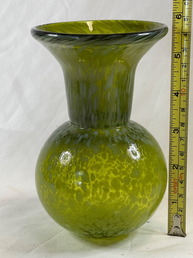 2 blown speckled bud Vases 5441