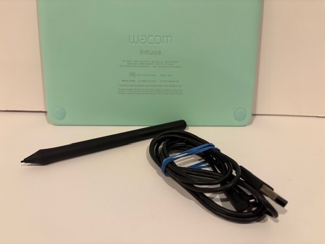 Wacom Intuos Bluetooth Graphics Drawing Tablet