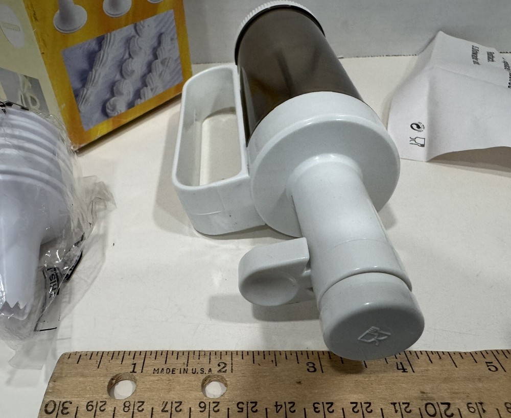 NOS Hand Held Cookie Press Set 24 Decorating Discs 6 Decorating Tips