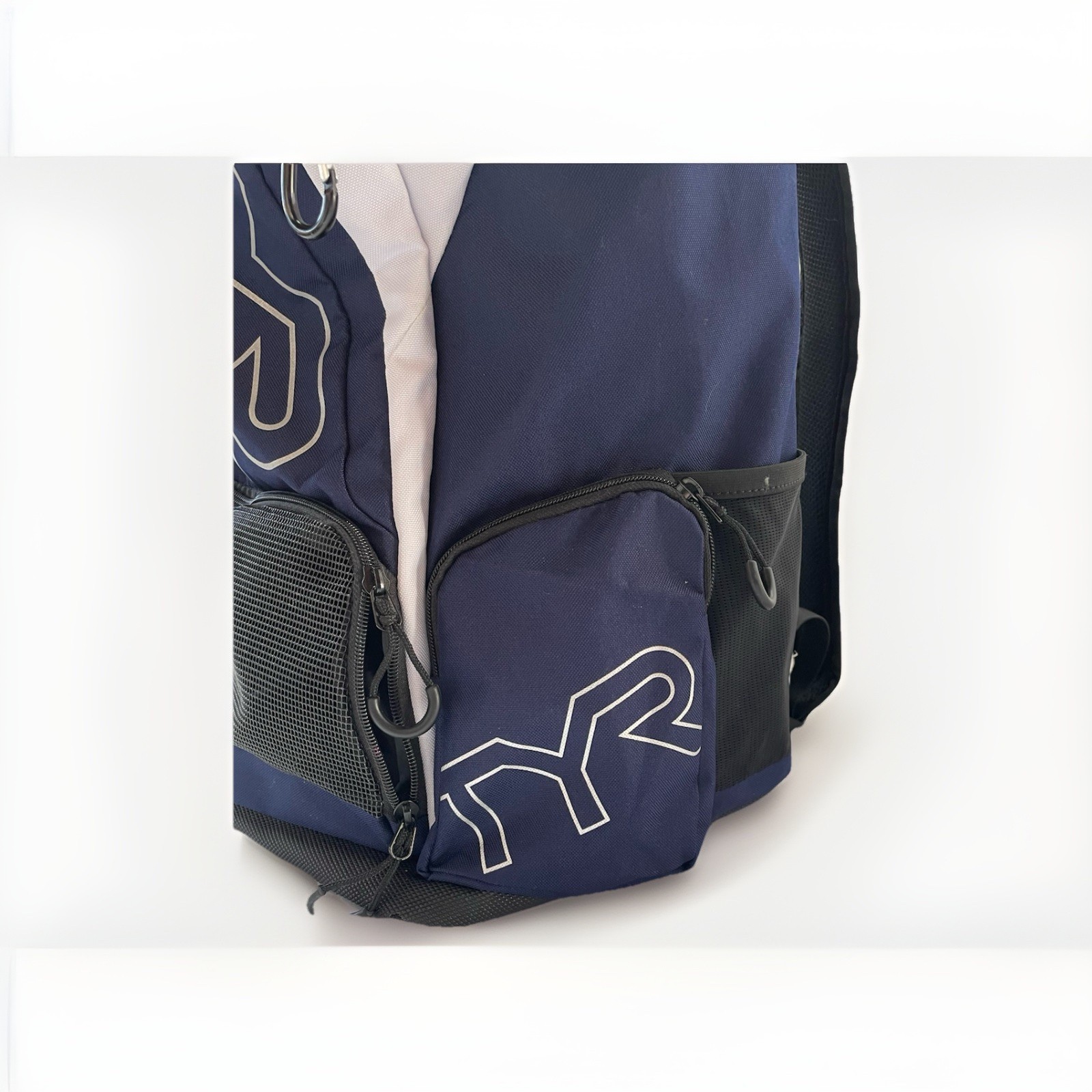 Tyr Alliance 45L White Navy Backpack Gym Pool Bag Wet Dry Ergonomic Design