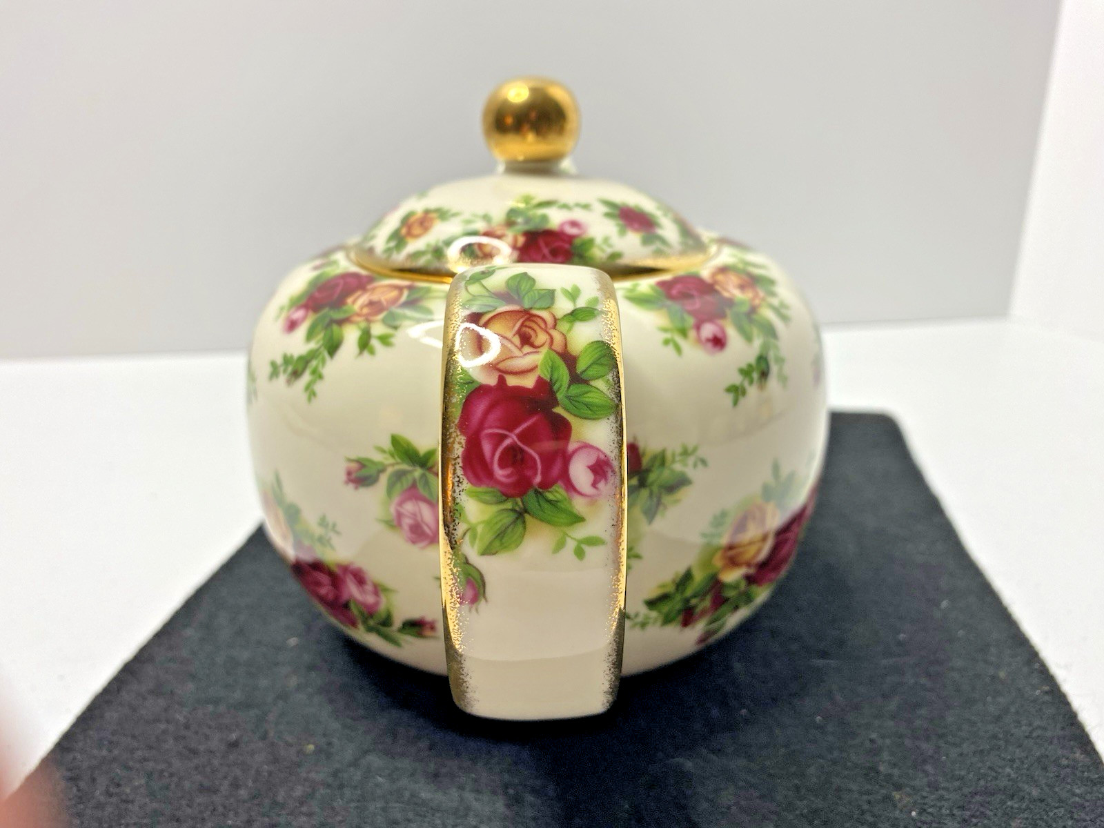 Royal Albert "Old Country Roses" Fine China Stamped 1998 Teapot A++