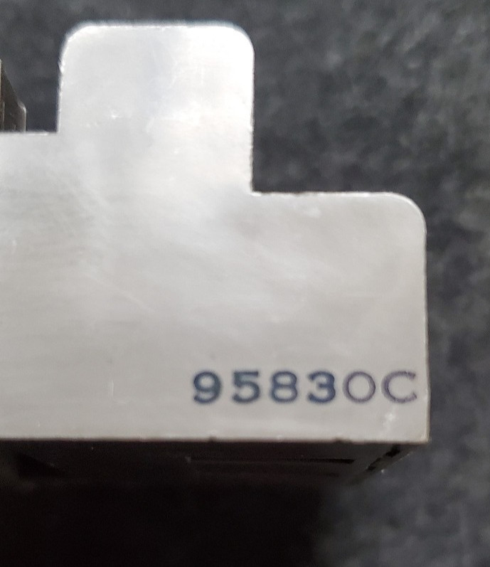 IDEC SR3B-02 RELAY SOCKET-NEW