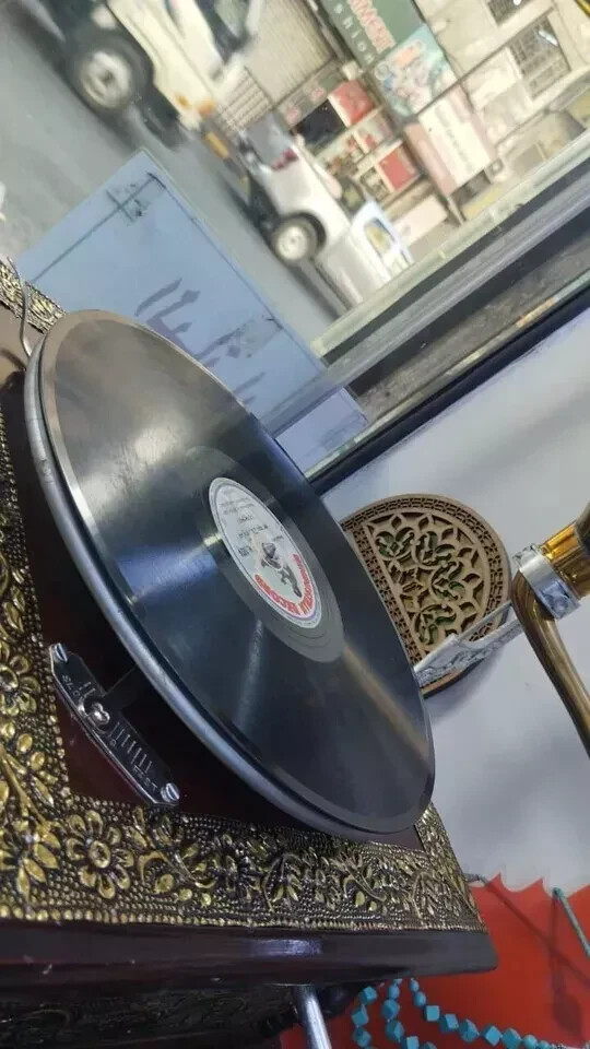Antique HMV Gramophone Fully Functional Working Phonograph, win-up record player