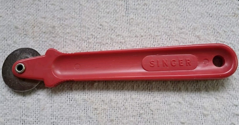 VINTAGE SEWING PATTERN TRACER WHEEL SINGER RED HANDLE