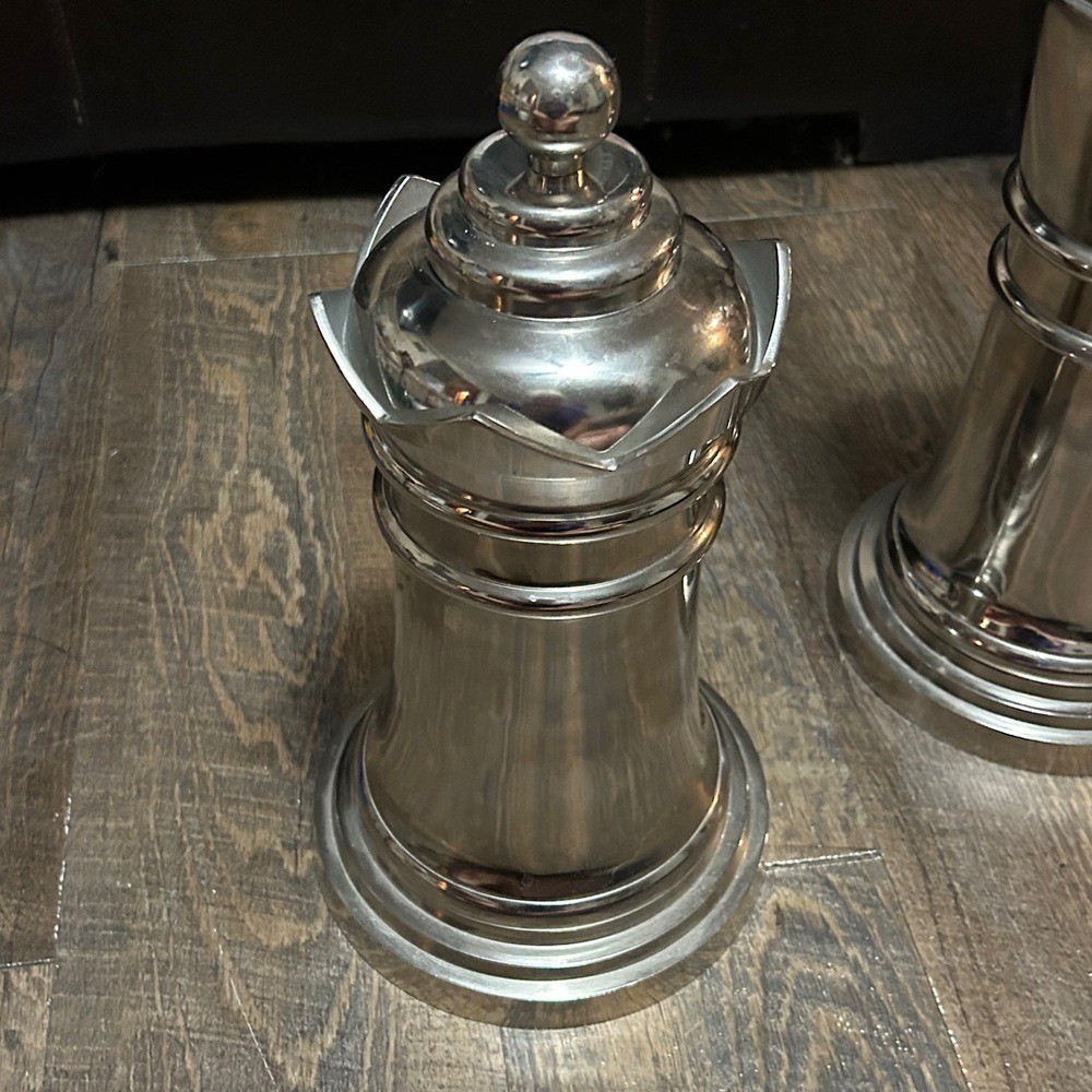 Tommy Bahama metal king and queen chess piece cocktail shaker set Large Game Bar
