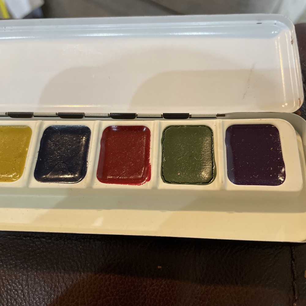 B22- Sargent Junior Play Paint Tin