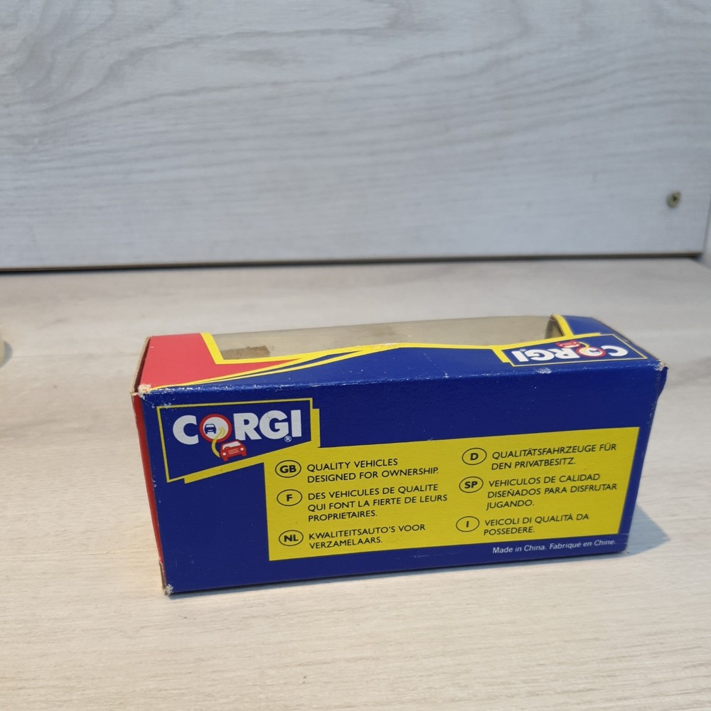 Corgi BMW 850i car boxed please read discription