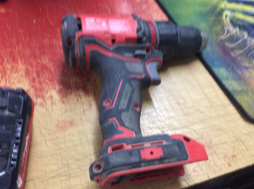 CRAFTSMAN DRILL WITH BATTERY CMCD710 GOOD CONDITION