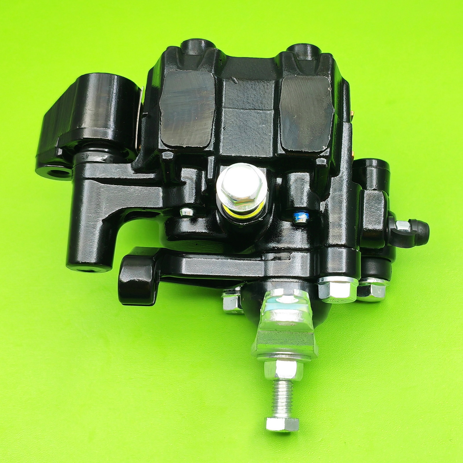 New Rear Brake Caliper W/Pads for Honda TRX250R FourTrax 250 1986 1987 1988 1989