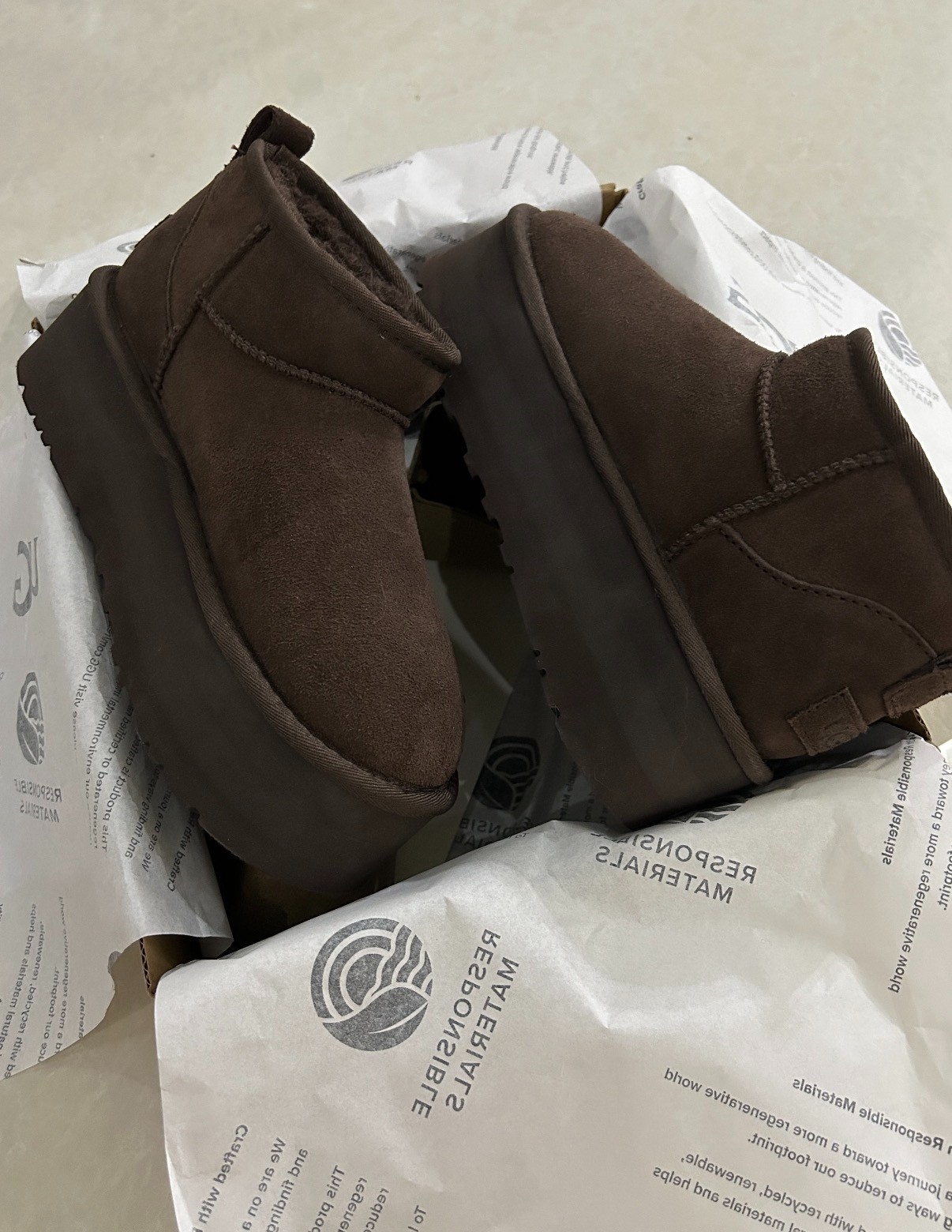 UGG Classic Ultra Mini Platform Boots Burnt Cedar Women's New