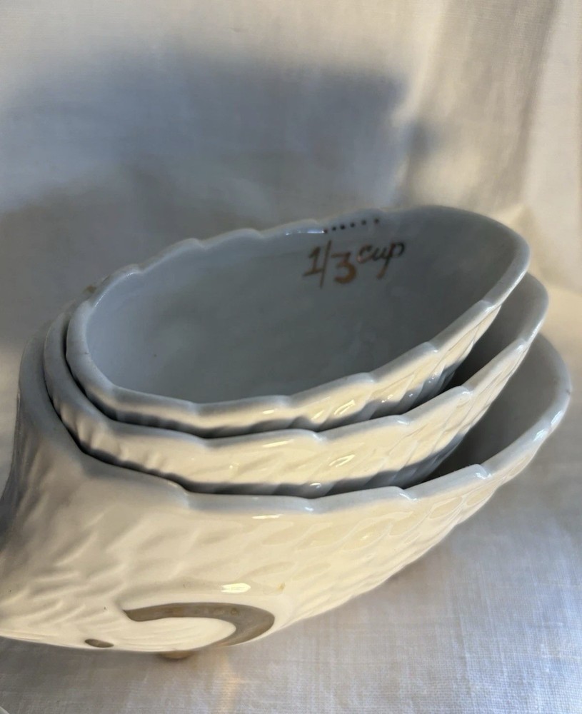 Anthropologie Hedgehog Measuring Cups Stackable Nesting Ceramic White & Gold
