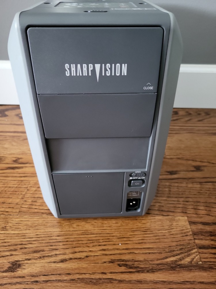 Sharp Vision XG-E650UB LCD Projector w/ Protective Case Manual & Power Cord