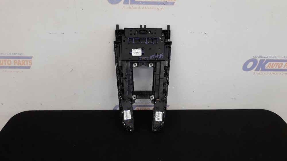 18 PORSCHE MACAN GTS 95B FRONT FLOOR CENTER CONSOLE MULTIFUNCTION CONTROL PANEL