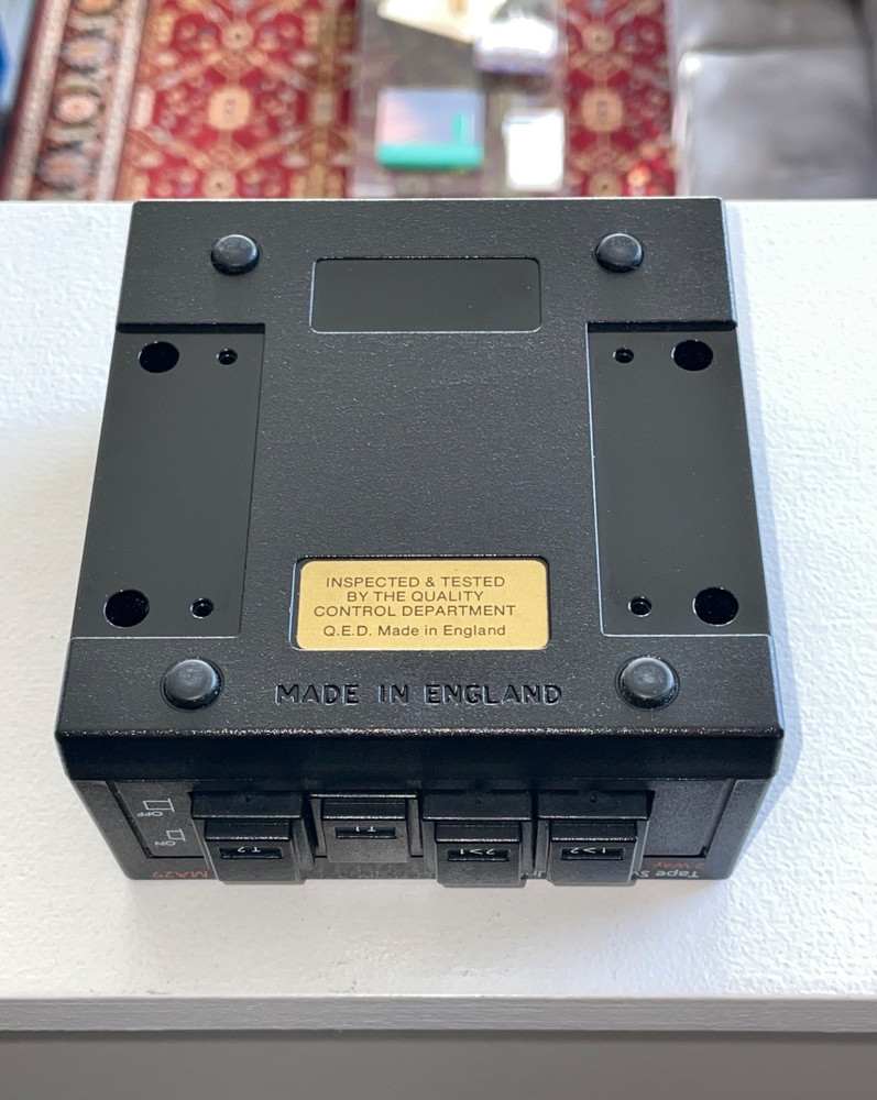 QED MA29 Tape Switching Unit - PASSIVE SWITCHBOX FOR TWO ADDITIONAL COMPONENTS