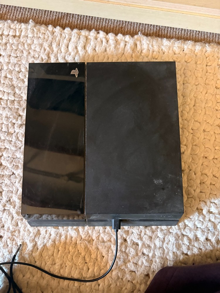 PS4 Console Bundle 256GB with Remote (Used Condition)