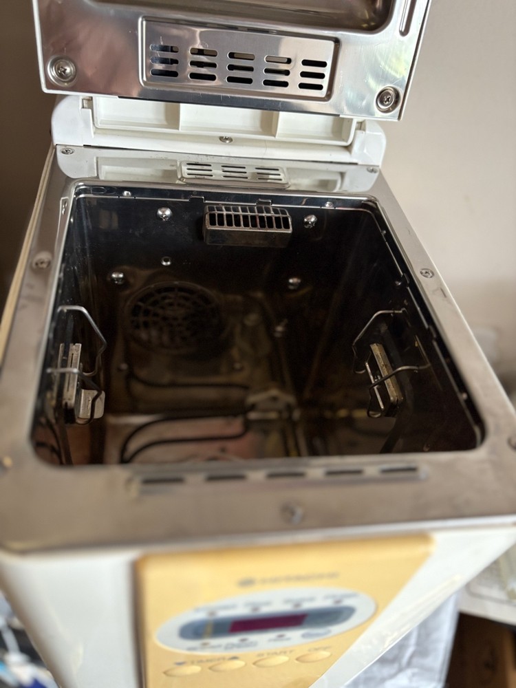 Hitachi Bread Maker Machine HB-A101 Automatic Home Bakery