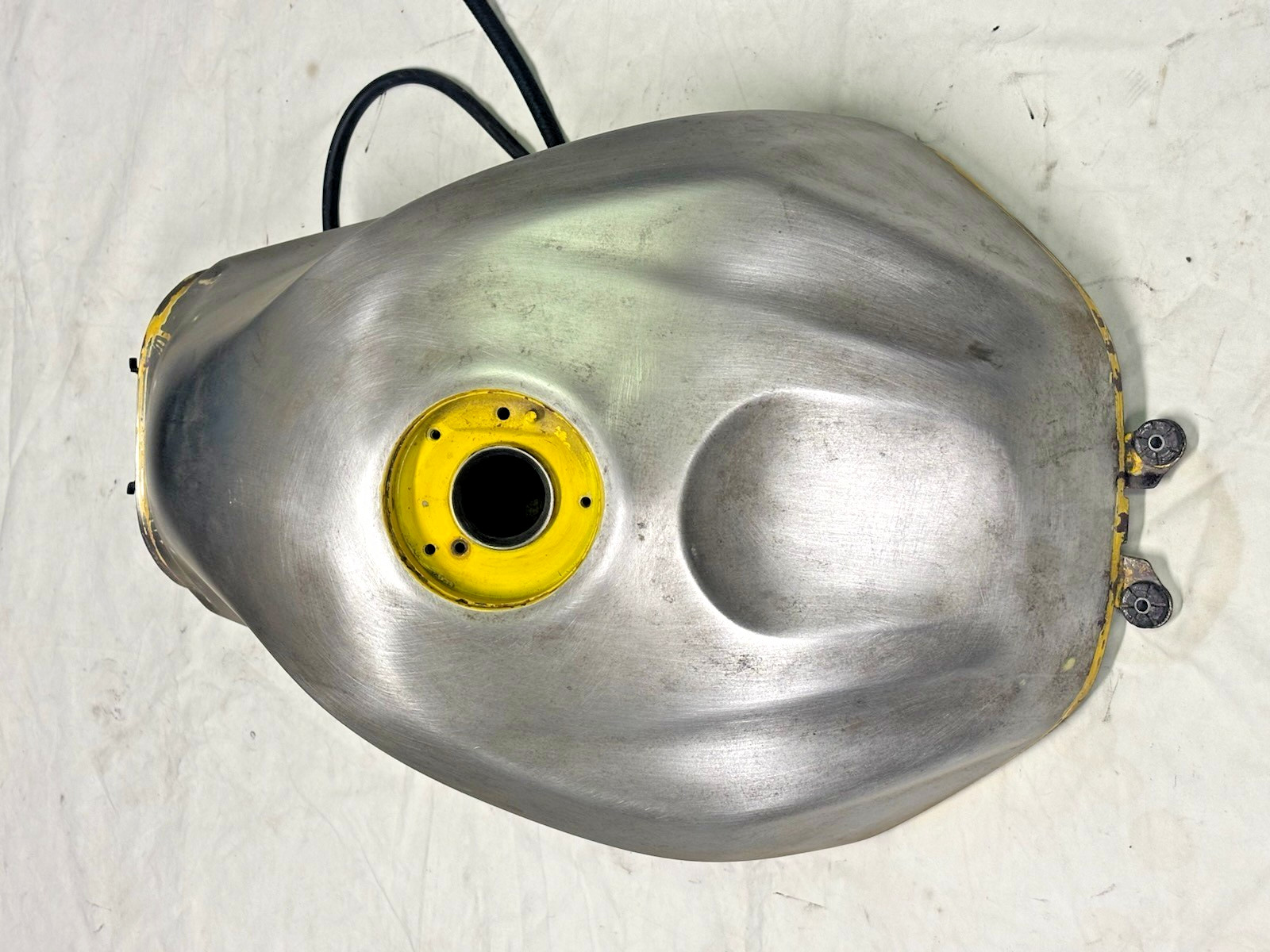 2004-2005 04 05 SUZUKI GSXR 600 750 OEM GAS TANK FUEL CELL RESERVOIR *NO DENT*