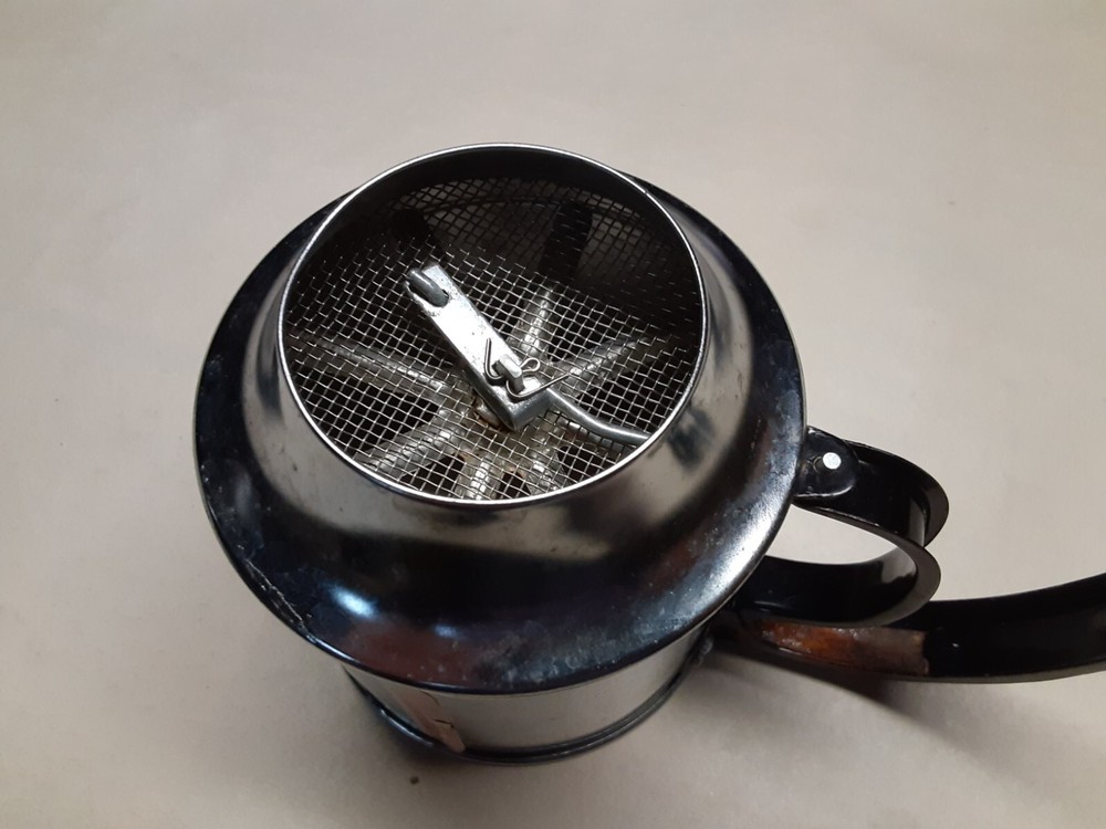 Vintage 1 cup flour sifter
