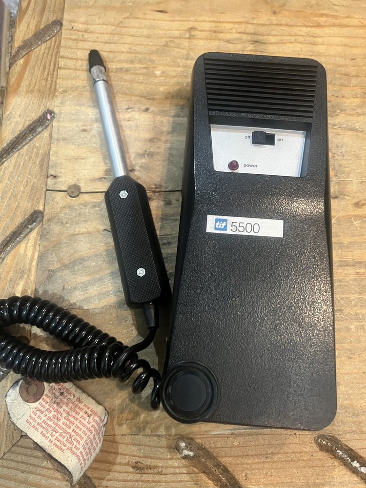 TIF 5500 Pump Style Halogen Leak Detector WITH CASE