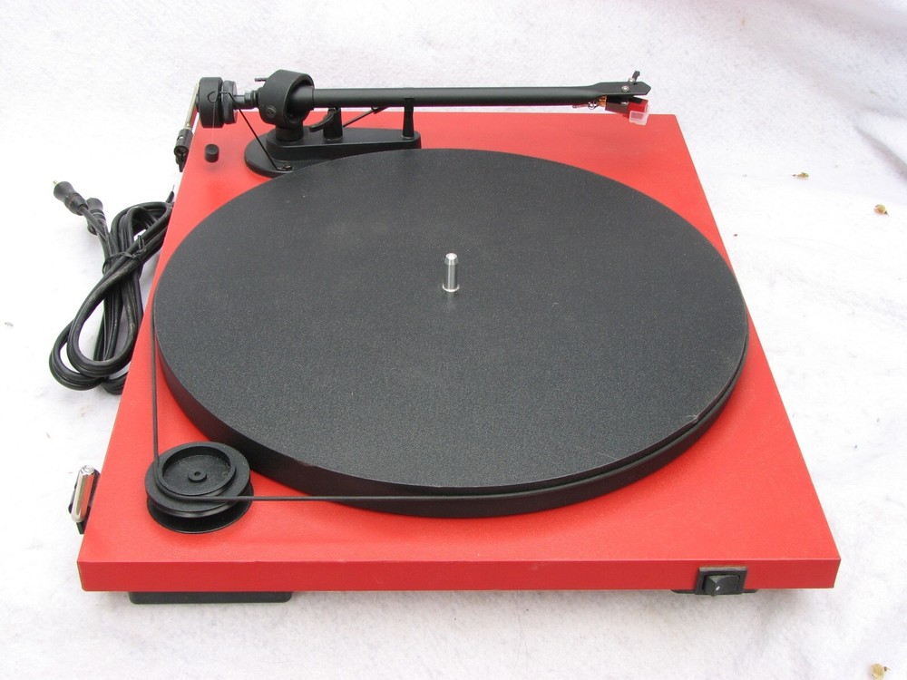 Pro Ject Essential II turntable used