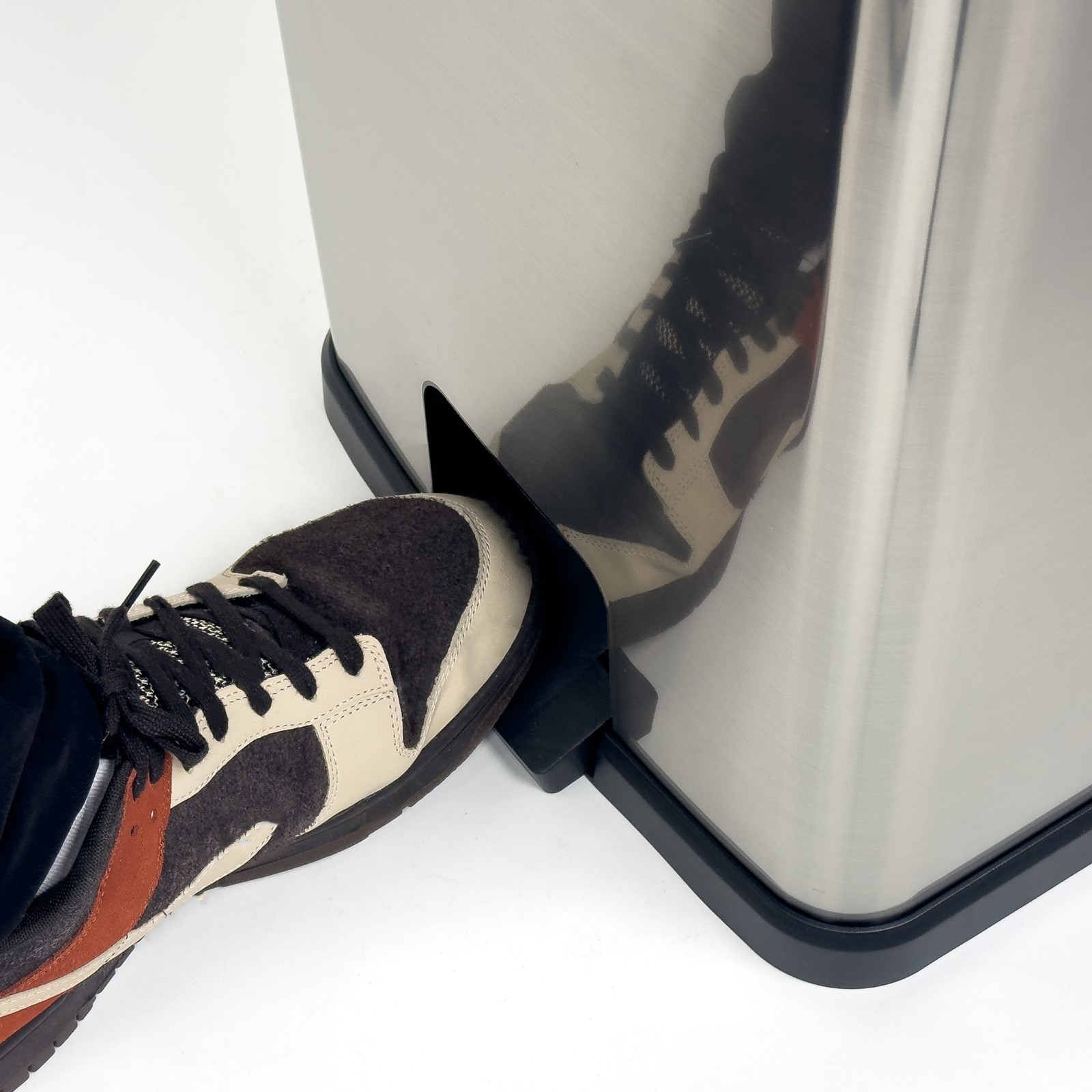 Kitchen Trash Can, 13.2 Gallon Plastic Step Garbage Bin with Lid, Silver