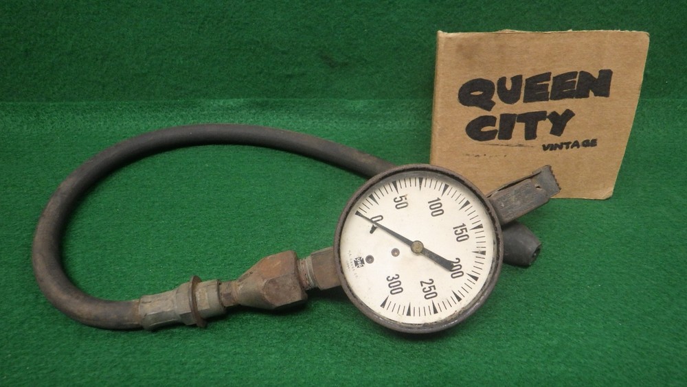Vintage US Gauge Auto Engine Compression Tester 0-300psi
