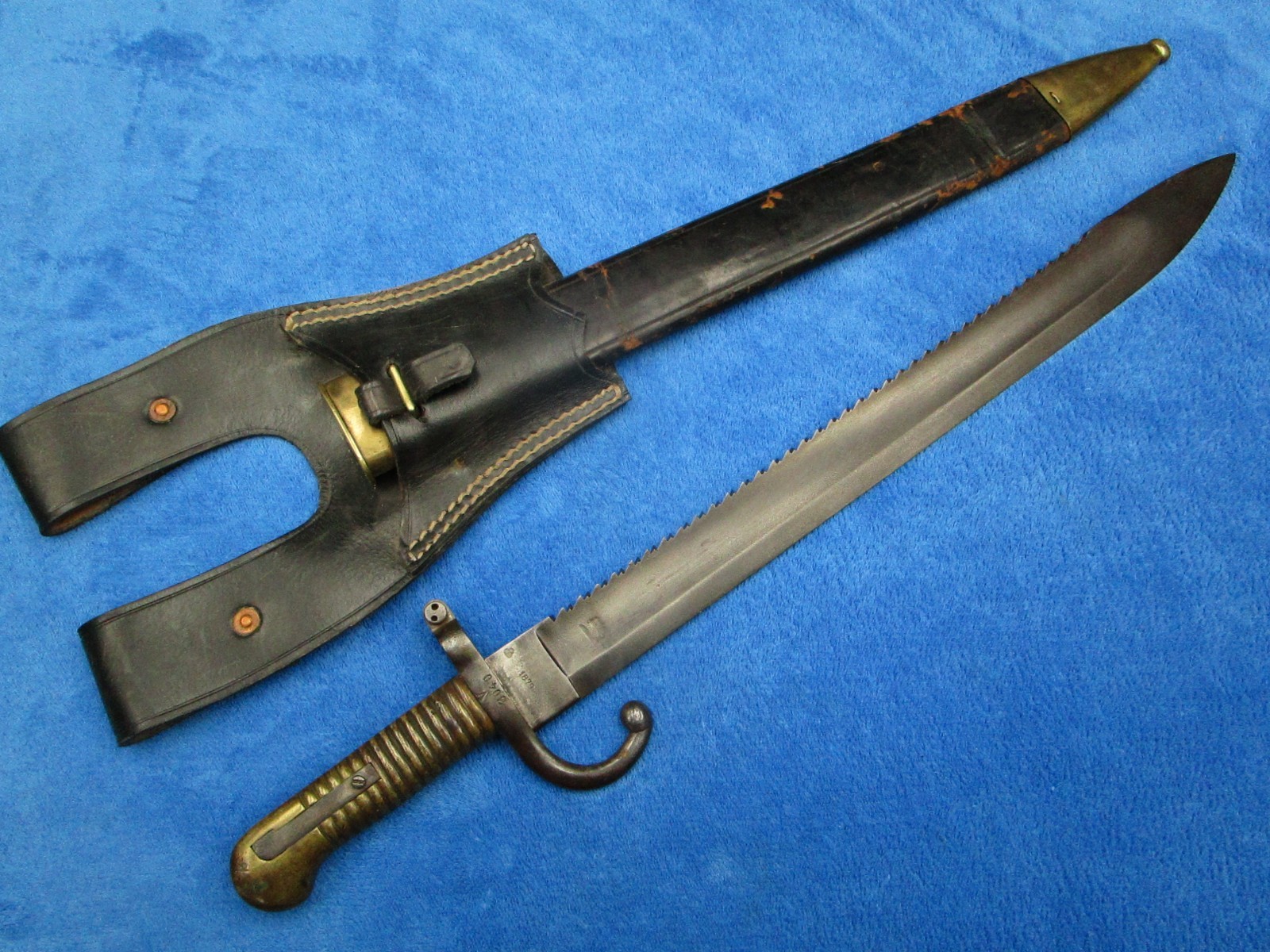 RARE ORIGINAL ANTIQUE M1868 BELGIUM SAWBACK BAYONET AND SCABBARD WITH HANGER