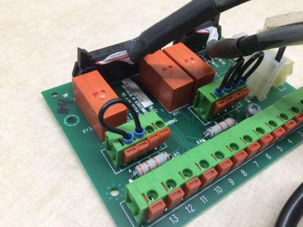 APC 640-4122E EPO Ancillary Interface Module w/ Cords