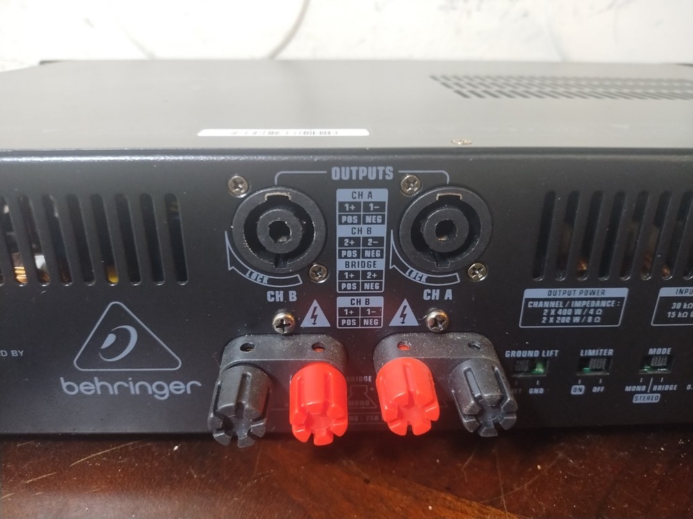 Behringer KM750 750 Watt 4-Ohm Stable Bridgeable Studio Amplifier **EUC