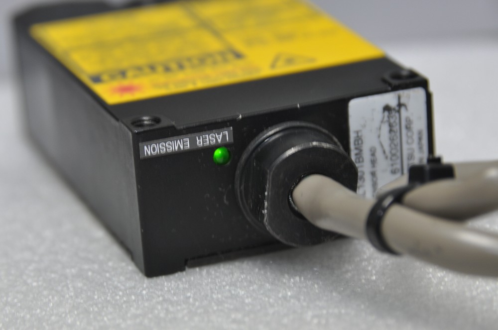 ANRITSU DISPLACEMENT KL2300A + LASER SENSOR HEAD KL1301BMBH & extension cable