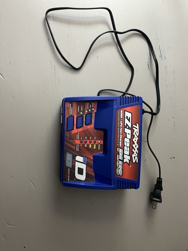 TRAXXAS CHARGER