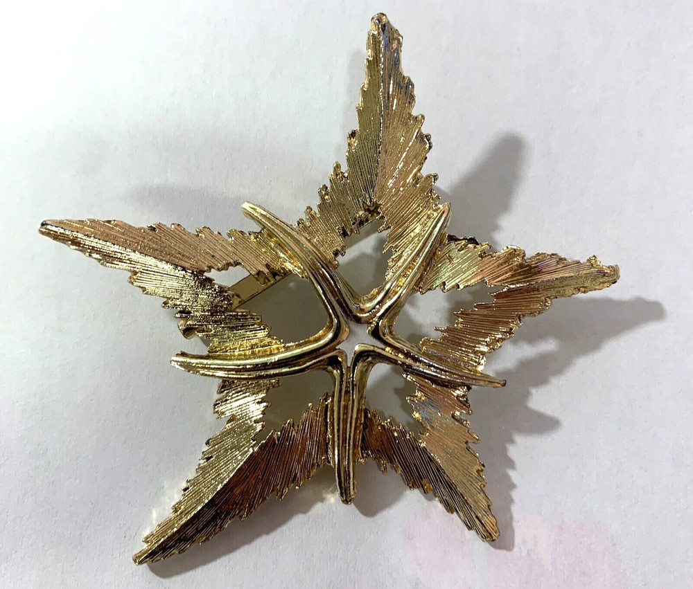 Gold Tone Leaf Design Pin Brooch
