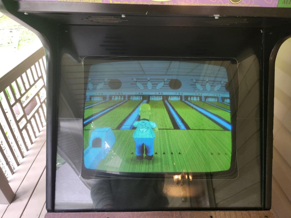 SIMPSONS BOWLING ARCADE MACHINE by KONAMI