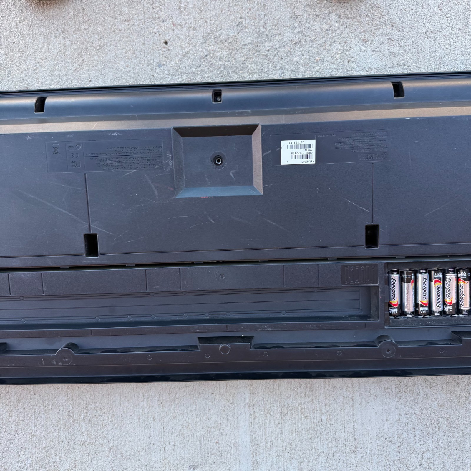 Yamaha PSR-E343 61-Key Portable Digital Keyboard Piano Tested Works no adapter