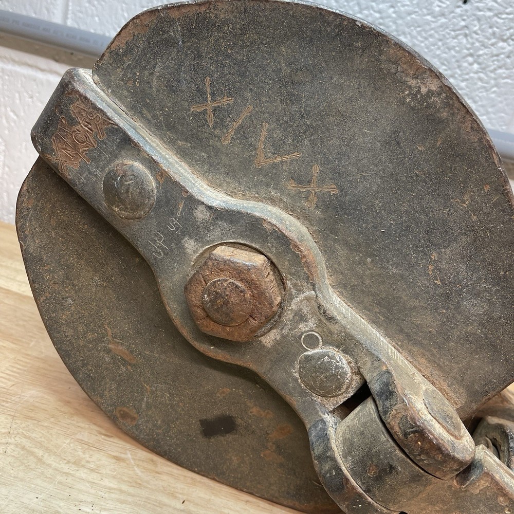 Industrial Snatch Block Solid Iron Pulley - 45lbs