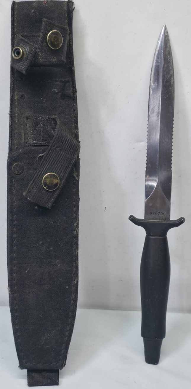 US Gerber Fighting Knife Dagger w/ Sheath