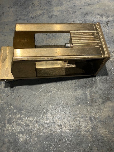 Benier Divider Piston