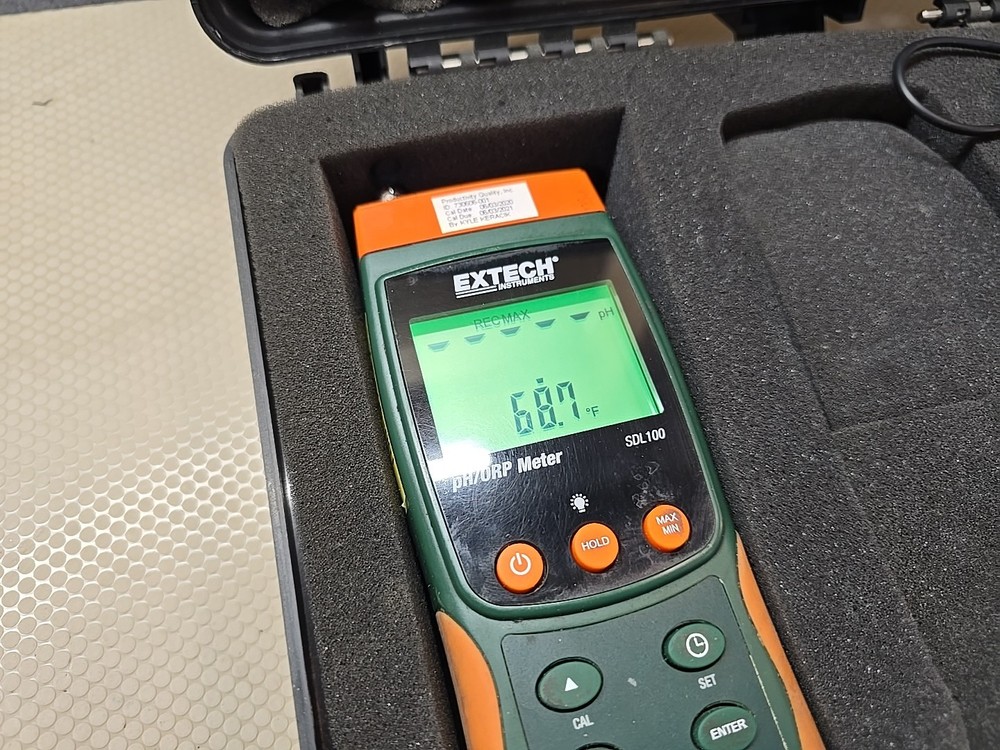 Extech SDL100: PH/ORP Meter SD Logger Kit