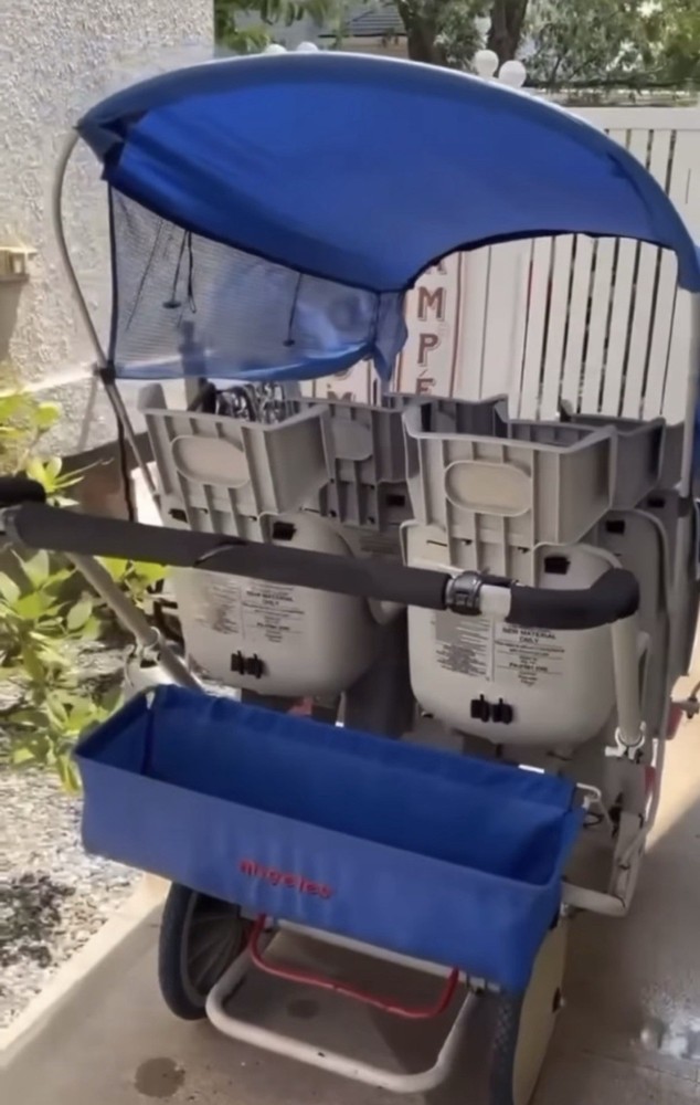 RunAbout 6-Passenger Stroller