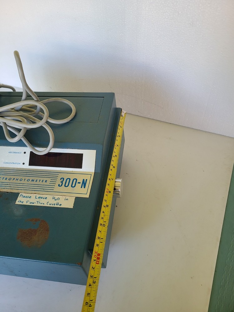 Gilford Micro-Sample Spectrophotometer 300-N, Powers Up, Untested