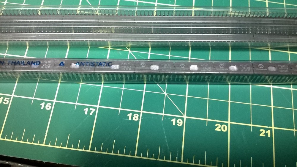Microchip Technology PIC16C71-20JW8-Bit CMOS