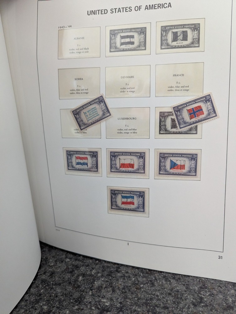 US - DAVO LUXE - GENTLY USED - US - VOLUME I + II + III HINGELESS STAMP ALBUMS